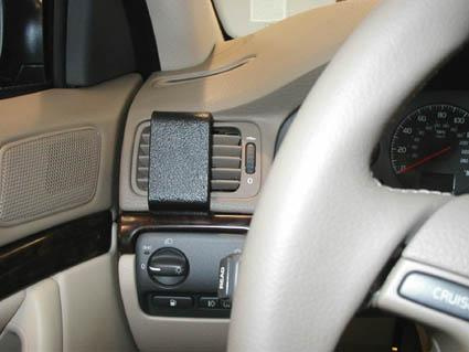 En del av interiören i en Volvo S80, vänster sida med ventil och kontroller.