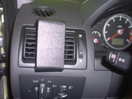 Interiör av Ford Mondeo 01-07 med luftventil och kontroller.