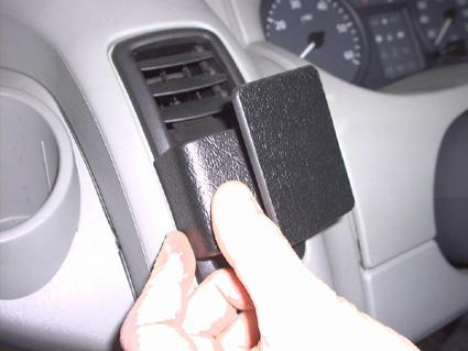 Del av luftventil för Renault Trafic, vänster sida, handhållning.