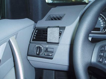 Inredning med luftventil och reglage i en BMW X3 04-10.