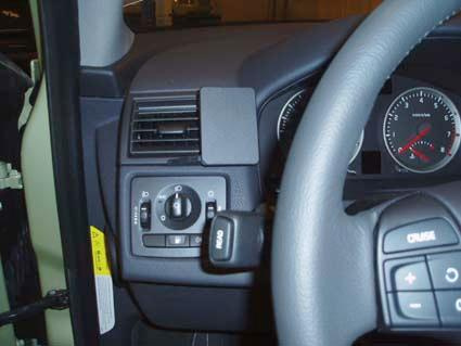 Interiördel av en Volvo S40, med instrumentpanel och kontroller synliga.