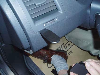 En del av instrumentpanelen med luftventil och fotutrymme i en Renault Mégane.