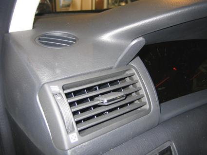 En del av bilens interiör, vänster luftventil, Toyota Corolla 02-07.