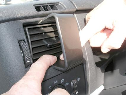 Ett handgrepp vid ventilationsutlopp i en Ford Transit 07-13.