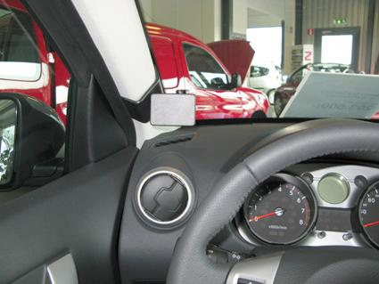 Instrumentbräda i en Nissan Qashqai med en ruta och mätare.