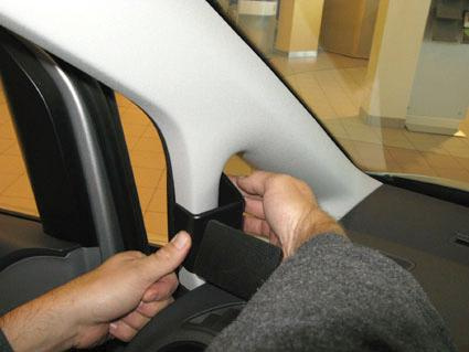 Montering av inredningsdetalj i Volkswagen Caddy 04-15.