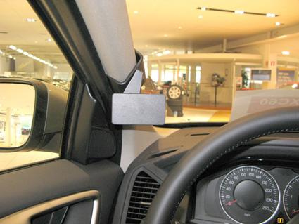 Ett del av bilens interiör, fäste för spegel på vänster sida.