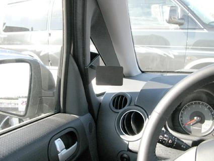 Montagebygel för ProClip, avsedd för Mitsubishi Colt 09-14, vänster sida.