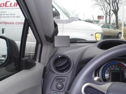 Interiördel av Honda Insight, vänster sida med kontrollpanel och instrument.