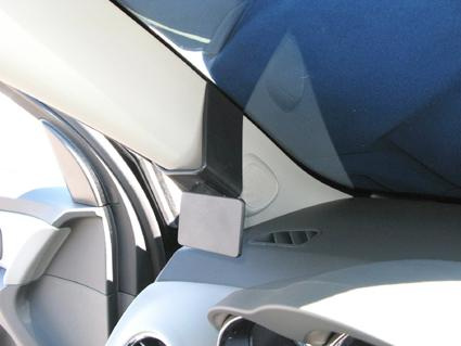 En del av interiören i en Chevrolet Cruze, fokus på hörnet av instrumentbrädan.