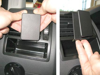 Montering av en svenskt meddelandefacket i Volkswagen Caravelle.