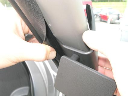 Montering av ProClip bygel på en Renault Masters A-stolpe.