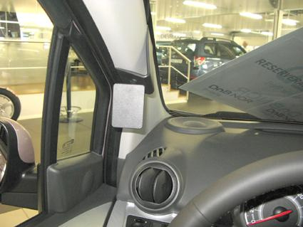 Inre del av en Chevrolet Spark med ventilationsgaller och instrumentpanel.