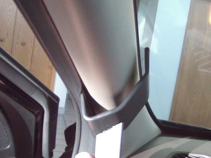 Del av interiör i en Hyundai Santa Fe, vänster sida av fronten.