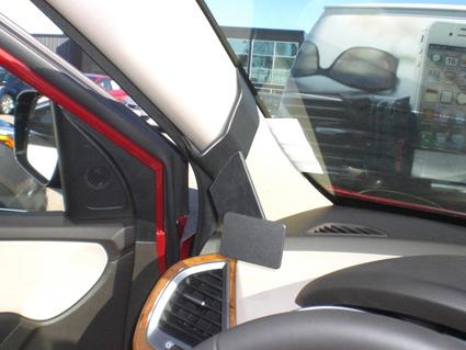 Del av inredning i en Hyundai Santa Fe, vänster sida av instrumentpanelen.