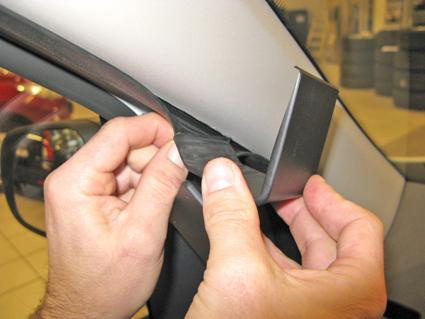 Monteringsbygel installeras på Dacia Dokker/Lodgy.