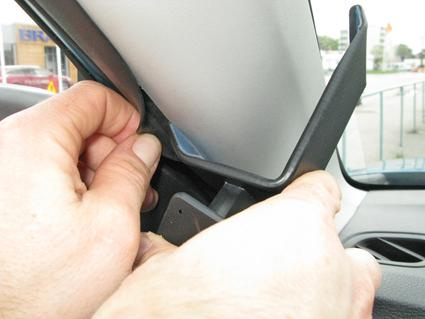 Montering av ProClip vid Suzuki Vitara 15-15, vänster sida.