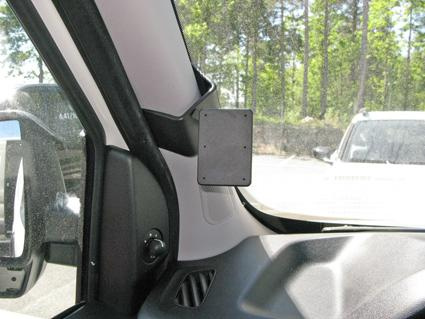 Fäste för spegel eller annan enhet inuti Fiat Doblo.