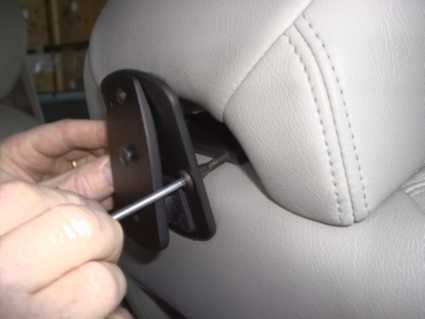 Brodit Nackstödsfäste med skärmfäste, Volvo V70 II 97-18