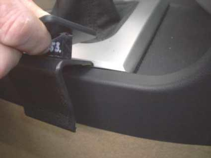 Del av en konsol för Alfa Romeo 156, handtag i fokus.