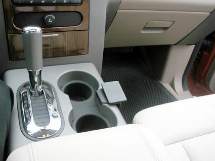 Konsol med växelspak och två kopphållare i Ford F-150 04-08.