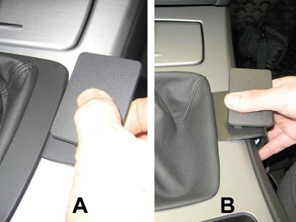 Två delar av en konsol med handkontroll för BMW 316-330.