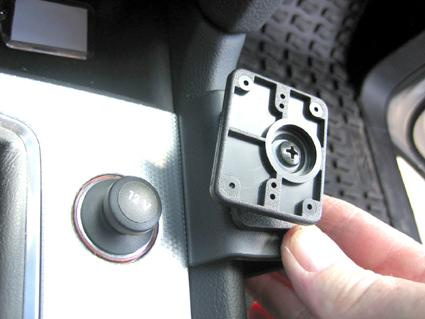 En konsol för Audi Q7 06-14, hållare monteras på interiören.