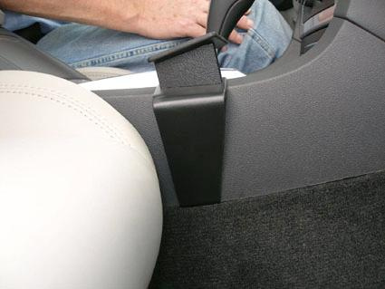 Konsol för Chrysler 300C/Touring 05-07, del av bilinteriör.