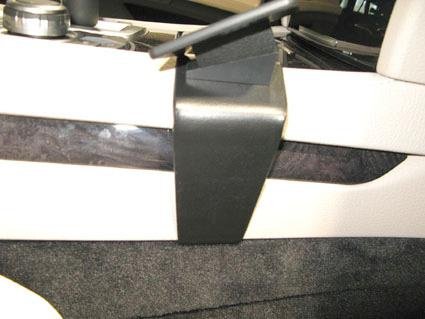 Svart konsoldel från BMW 730-750 F01, F02, 09-15, med skinnfinish.