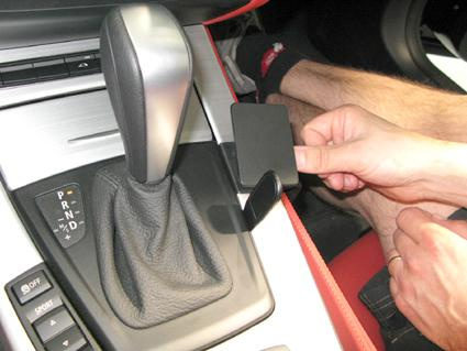 Konsol med växelspak och godkänd plats för enheten.