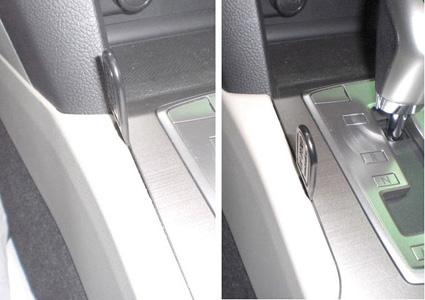 Konsol för Subaru Outback 10-14, vänster sida med växelspak och knapppanel.