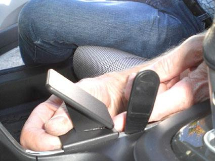 Montering av ProClip på konsolen i en Honda CR-Z.