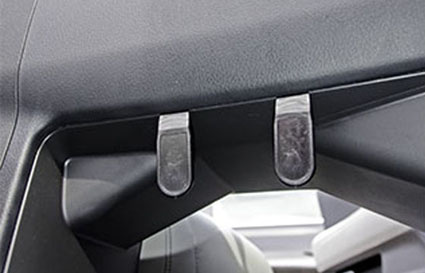 Två fästen för att fästa konsol i Lexus RX 10-15.