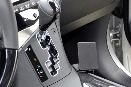 Konsol med växelspak och kontroller för Lexus RX 10-15.