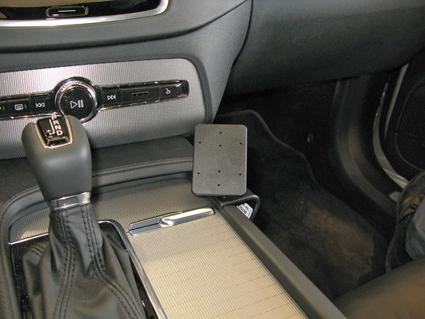 Inredning av Volvo XC90 15-, med konsol och växelspak.