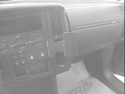 Instrumentpanel med kontroller och luftventiler för Volvo 440/460.