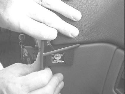 Verktyg används för installation av del i Volvo 850 92-97.