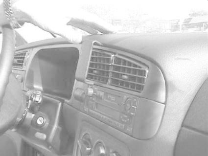 Konsol med luftventiler och stereo i en Volkswagen Golf III.