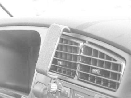 En ventilationsgaller med en hållare för mobiltelefon i en Volkswagen Golf III.