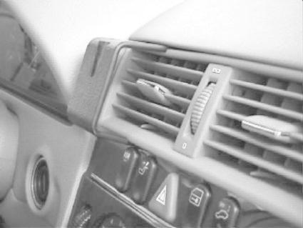 Detalj av luftventiler och reglage i en Mercedes Benz C-Klass 93-99.