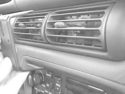 Monteringsbygel för luftventil i Chrysler Vision 94-98.