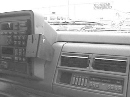 Monteringsbygel för radio i Chevrolet Silverado/Surburban/Tahoe 92-94.