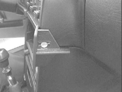 En vinklad del av interiören i Volvo 740/940, troligen en instrumentpanel.