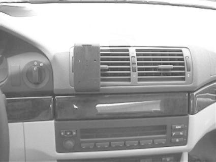 Instrumentbräda med luftutlopp och stereo för BMW E39.