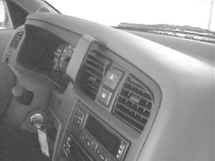 Instrumentbräda med mätare och radio för Nissan Primera 96-99.