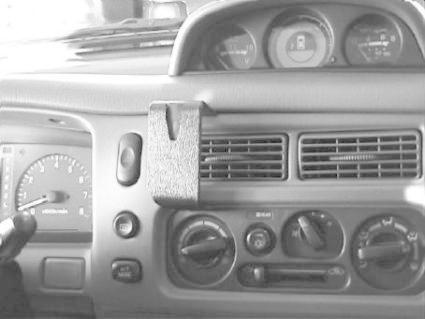 Instrumentbräda med hastighetsmätare och luftutlopp.