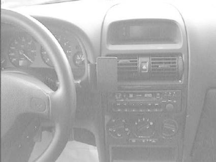 Instrumentpanel och mittkonsol i en Opel Astra 98-03.