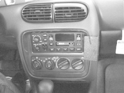 En bilradio- och klimatanläggningspanel.