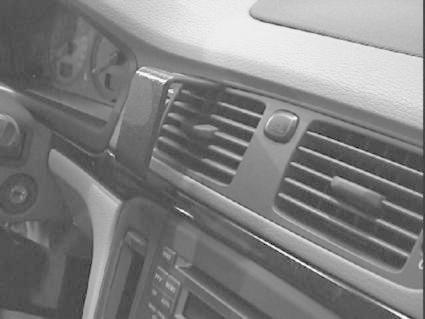 Instrumentbräda med luftventiler och kontroller i Volvo S80 99-06.