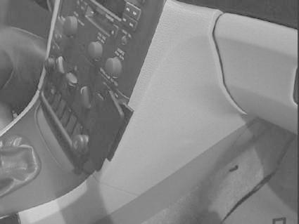 Interiördetalj från Volvo S80 med kontrollpanel och växelspak.